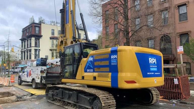 CZM EK125 foundation drilling equipment rental on city street
