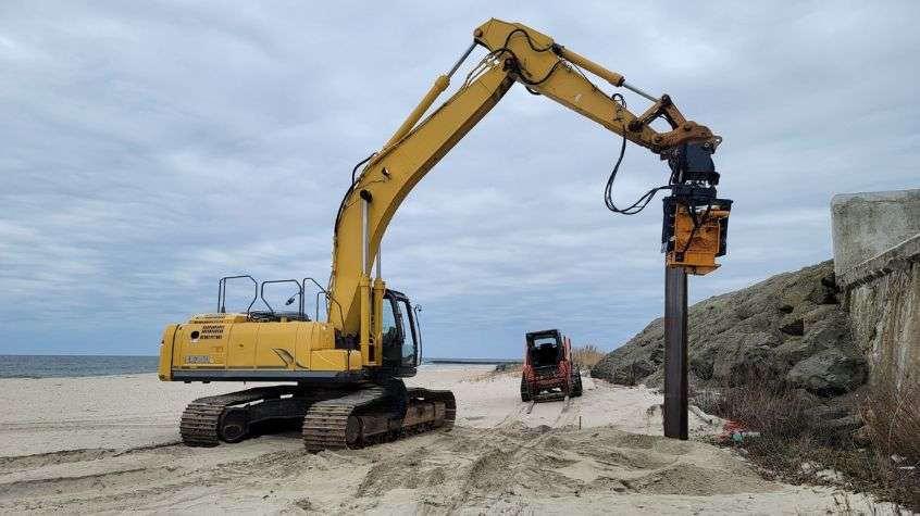 Side grip vibro hammer for Coastal Infrastructure Projects